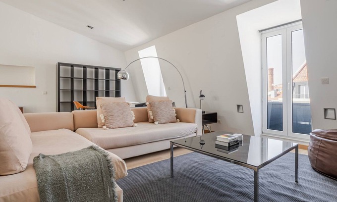 Sacramento Apartment | Blueground | Santa Maria Maior, balcony, nr Praça do Comércio
