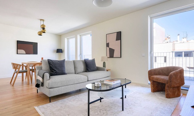 Lisbon Old Town Apartment | Blueground | Santo António, pool, fully furnished