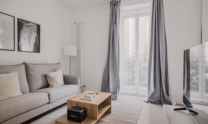 Trafalgar Apartment | Blueground | Trafalgar, AC & w/d, nr Olavide
