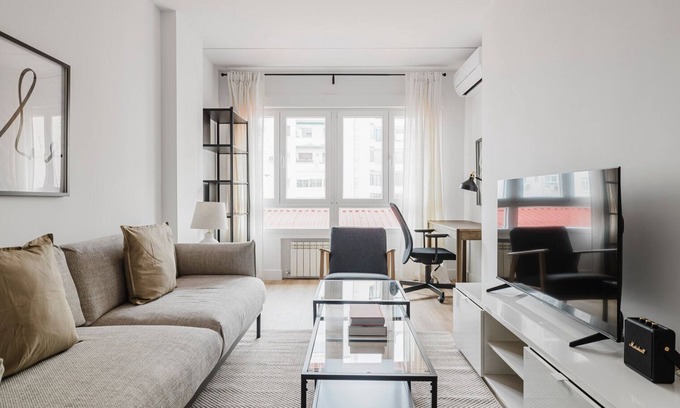 Chamberi Apartment | Blueground | Trafalgar, doorman & w/d, nr Olavide
