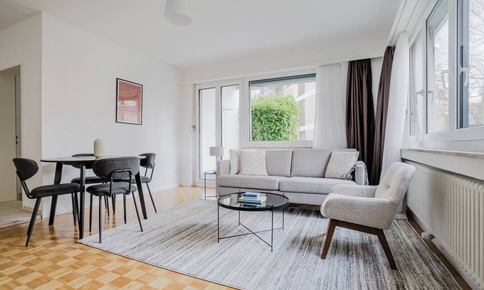 District 6 Apartment | Blueground | Unterstrass, balcony & washer