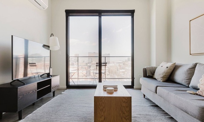 West Loop Apartment | Blueground | West Loop, gym & bbq, nr Willis Tower