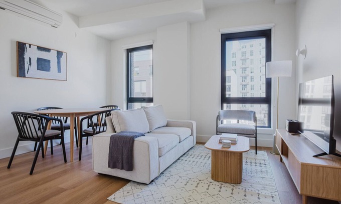 Williamsburg Apartment | Blueground | Williamsburg, AC, w/d, nr parks