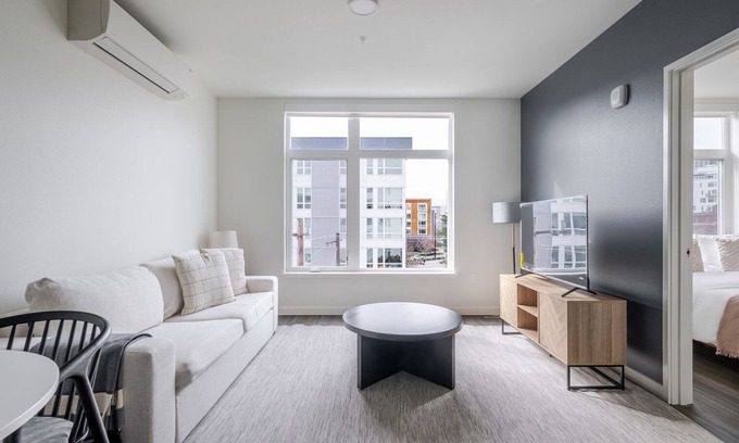 Yesler Terrace Apartment | Blueground | Yesler Terrace & elevator, nr park