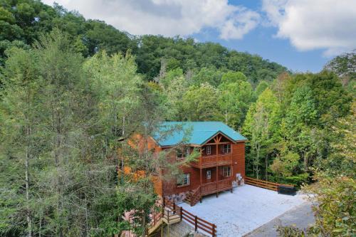 Gatlinburg - Pigeon Forge House | Bluestem Bluebell by AvantStay Incredible Views w Large Balcony Indoor Pool
