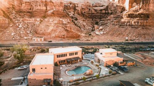 Bluff Hotel | Bluff Dwellings Resort