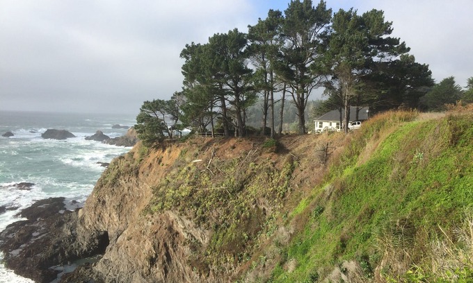 Mendocino House | Bluff House - a wonderful oceanfront home a short distance from town.