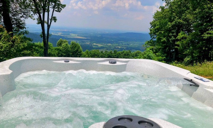 Altamont RV Rental | Bluff side retreat: luxe tent with spa tub & breathtaking views near Savage Gulf
