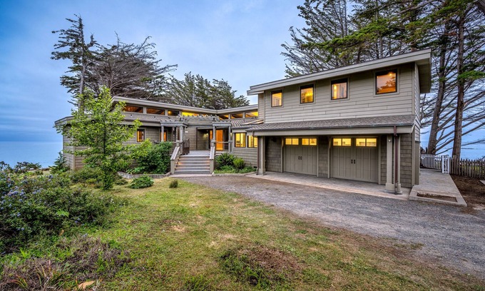 Gualala House | Blufftop home with hot tub & forever oceanfront views & private cottage