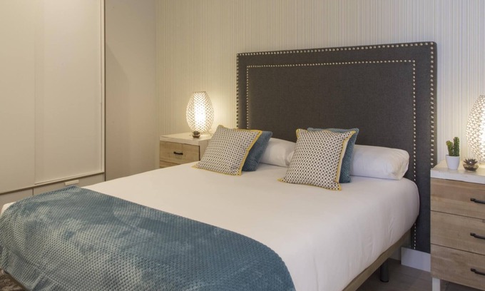 Abando Apartment | BMA4 by Forever Rentals. Deluxe 1 bedroom apartment with air conditioning. Wifi