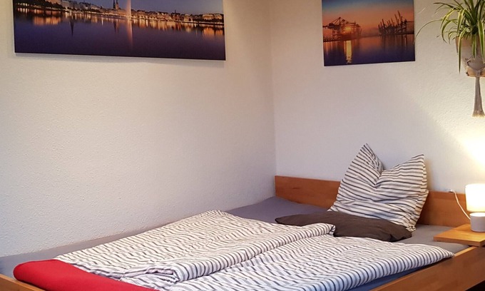 Gross Flottbek House | "BnB" 1-room apartment in the beautiful west of Hamburg
