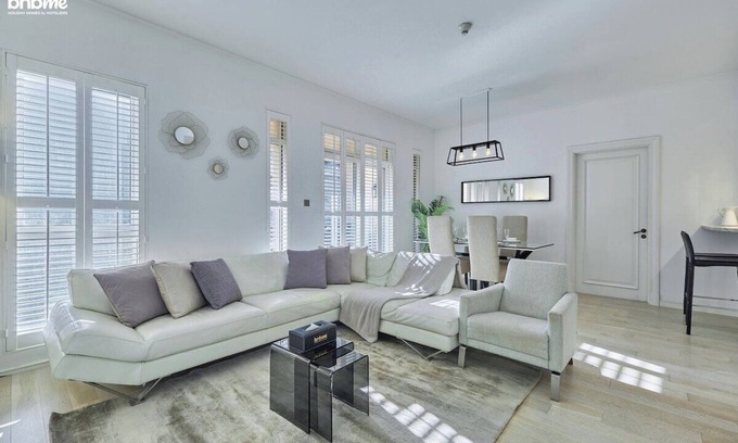Downtown Dubai Apartment | bnbme - High-end 2BR Apartment - Burj Khalifa Blvd