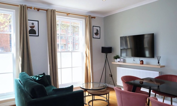 Pimlico Apartment | BnBNook - Stylish 2BR near Tate Britain and Thames