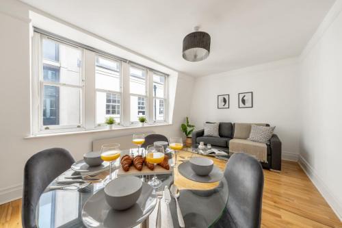 The City of London Apartment | BnBNova - 1BR - Holborn & Central London