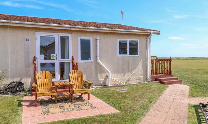 Bacton Cottage | BOA VISTA, pet friendly, country holiday cottage in Bacton