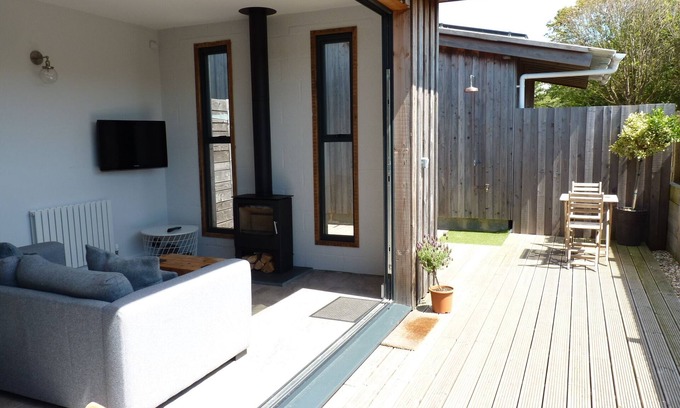 Croyde Apartment | Board Room @ Green Rooms, a contemporary and spacious one bedroom apartment