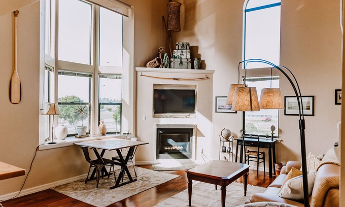 Old Town Eureka House | Boardwalk Loft w/bay view loacated in old town