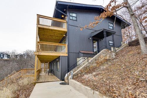 Lake Ozark House | Boat Dock Waterfront Lake of the Ozarks Home