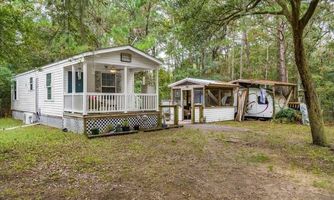 Edisto Island House | Boat & Golf Cart Parking+Fenced Yard, Pet Friendly 12 Minutes to the Beach
