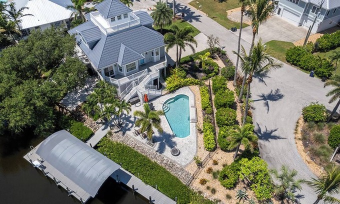 Bokeelia House | Boater's Dream Nestled On a Wide Gulf Access Canal - Bokeelia Breeze