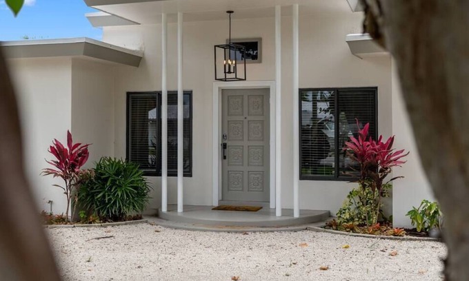 Pompano Isles Villa | Boaters Paradise - Stylish 3/2 - w/ Boat Dock
