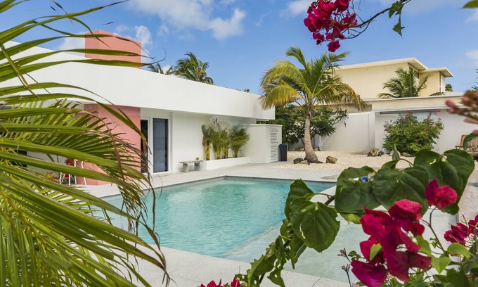 Arashi Apartment | BOCA CATALINA 1 BEDROOM FULL KITCHEN STEPS TO BEACH