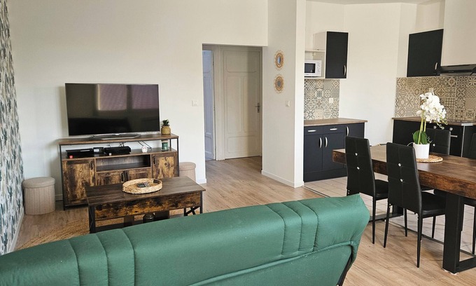 Le Boulou Apartment | Bohemian apartment in the center of town