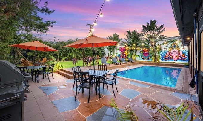 Pompano Beach House | BOHO Paradise, KING Bed, POOL, 1 month+LONG Term Stays,PET FRIENDLY