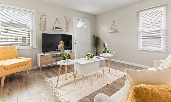 Columbus House | Boho's Estate - Minutes from Downtown, German Village, & Children's Hospital