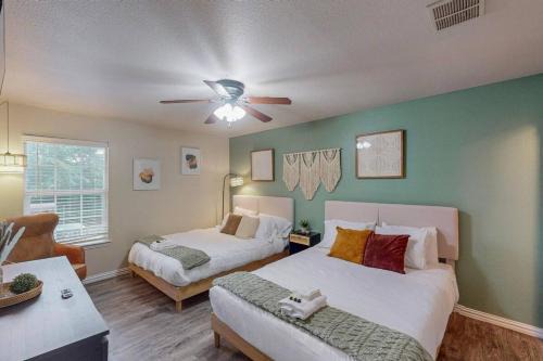Arlington Apartment | BOHO VIBE-2 Bedroom Apartment walkable to AT&T stadium,Global Life