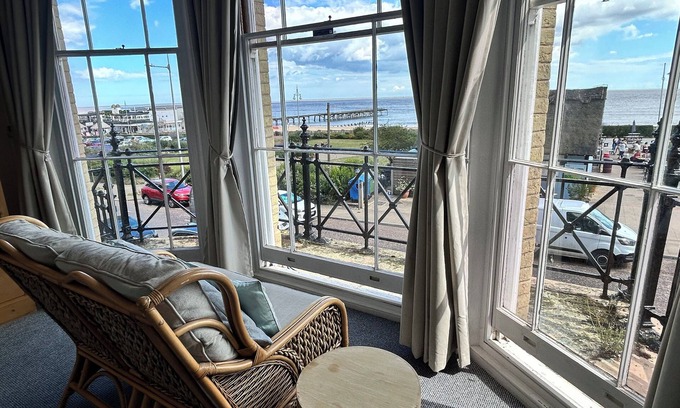 Lowestoft Bed & Breakfast | Bon-ami