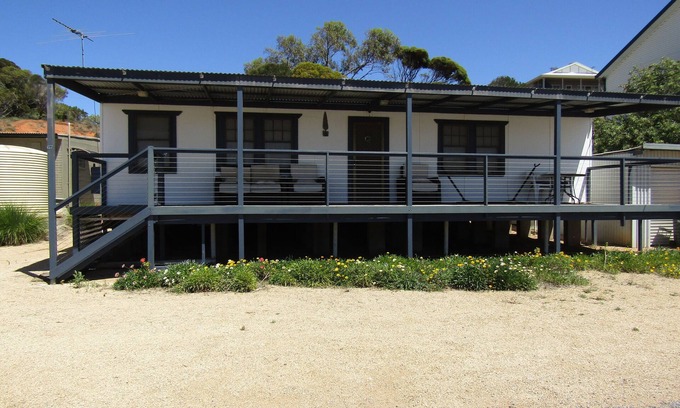 Muloowurtie House | Bonnie Bliss - Neat little shack on the esplanade!