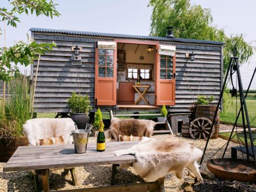 Redmile House | Bonnie's Shepherds Hut at Shepherds Lodge Retreat and Wellness