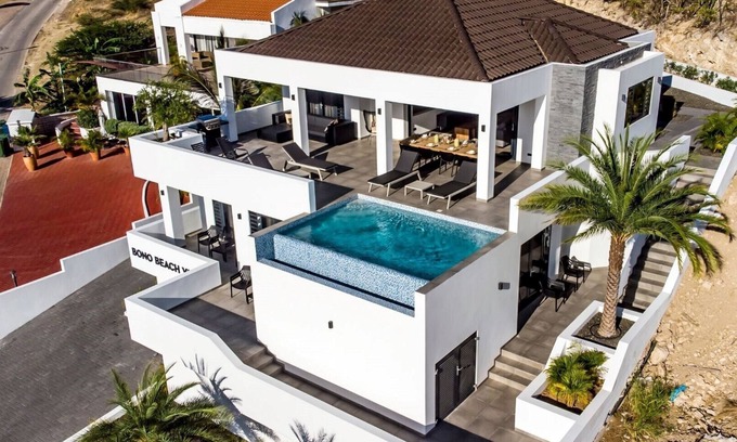 Sint Michiel Villa | Bono Beach Villa for 10 people 2 min walk from Bluebay Beach!