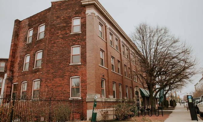 Chatham-Arch Apartment | Book 7 Apts Together - Near Lucas Oil Stadium