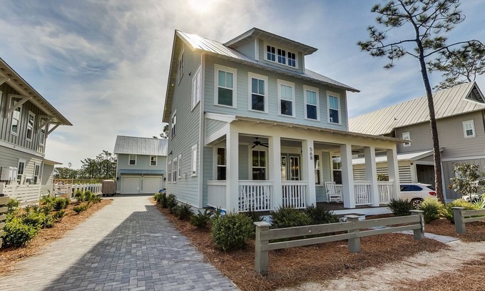 Watercolor House | Book for Fall Today! Low-Speed Vehicle! Private Pool! Professionally Decorated! 5 Adult Bikes!