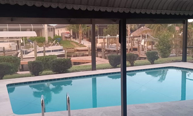 Pelican House | BOOK NOW. CANAL W/GULF ACCESS, NEAR BEACHES AND DESIRED YACHT CLUB