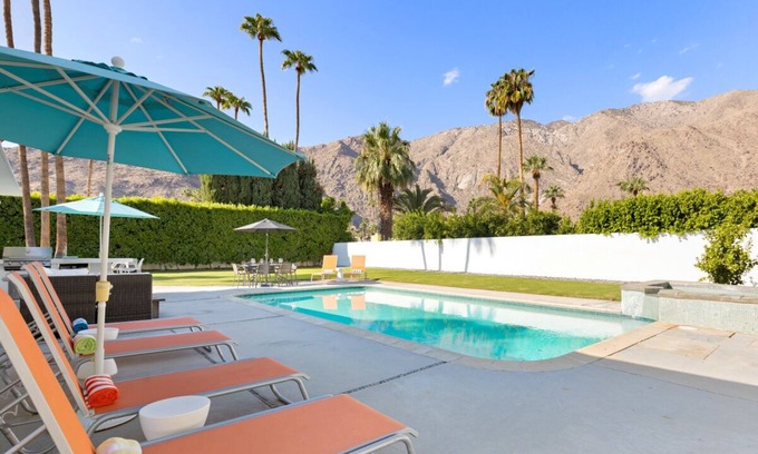 Vista Las Palmas House | Book Now for Fall! Classic Alexander Home with Unobstructed Mountain Views in Vista Las Palmas!