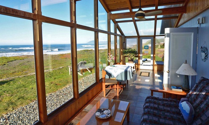 Gold Beach House | Book THANKSGIVING in this HOME ON the BEACH with private beach access & HOT TUB.