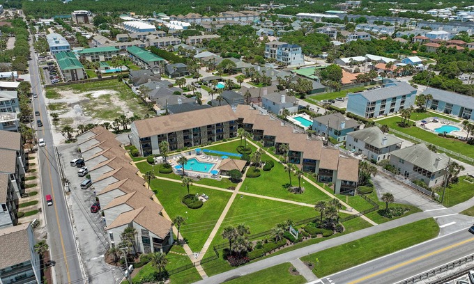 Miramar Beach House | BOOK YOUR BEACH VACATION NOW! BEACH SERVICE INCLUDED WITH ALL BOOKINGS