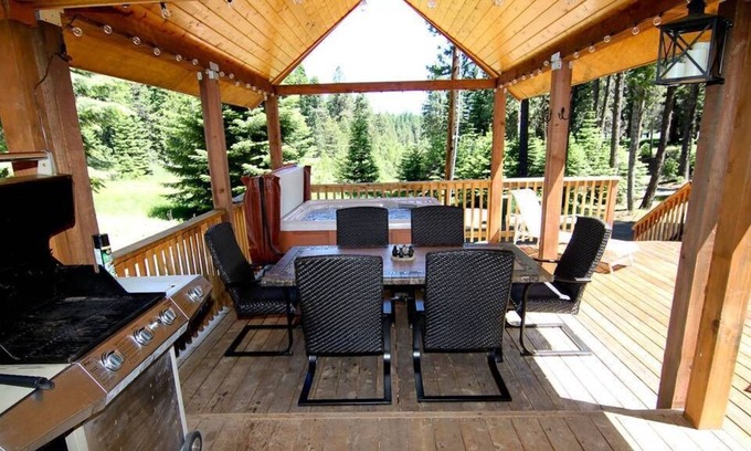 Ashland Cabin | BookStayHop -#33 Cabin on Hyatt Prairie - Beautiful Mountain Views