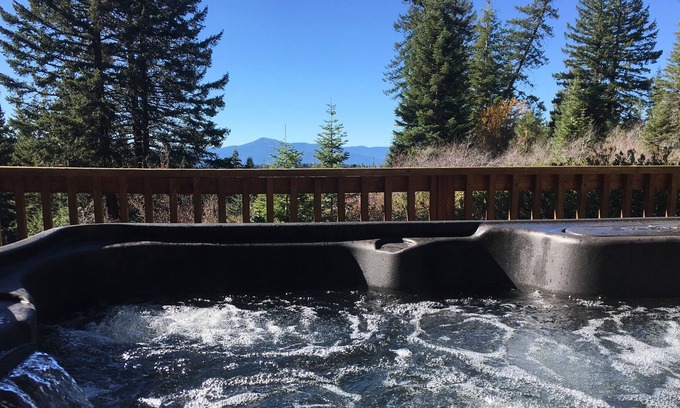 Ashland Cabin | BookStayHop -#45 Cabin on Hyatt Prairie Rd. Hot Tub and Gorgeous Mountain Views.