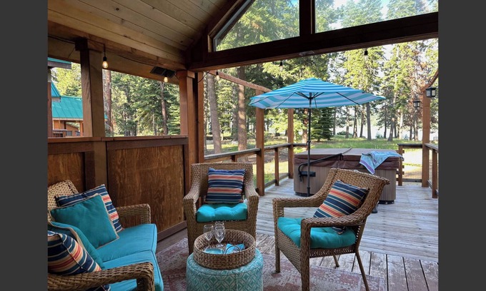 Ashland Cabin | BookStayHop -#51 Cabin on Hyatt Prairie Rd. Hot Tub w/Beautiful Mountain Views!