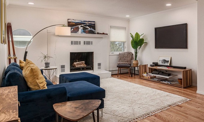 South Addition Condo | Bootleggers Condo · 2 Bedroom Modern Condo in Heart of Downtown