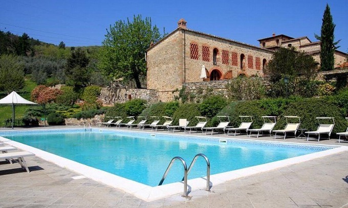 Bucine House | Borgo Bello B: A welcoming apartment in the characteristic style of the Tuscan countryside.