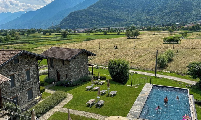 Colico Apartment | Borgo Erbiola Viola Rustico Holiday Apartment with Pool