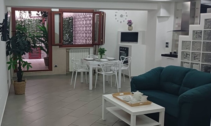 Naples City Centre Apartment | Borgo Loreto Naples Stazionei Napoli Centrale E porto appartamento per 5 persone