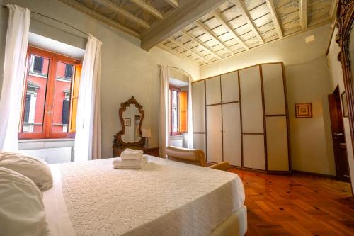 Rione XIV Borgo Apartment | Borgo Pio 64 - Vatican City