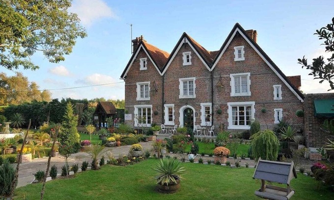 Lower Dicker Hotel | Boship Lions Farm Hotel