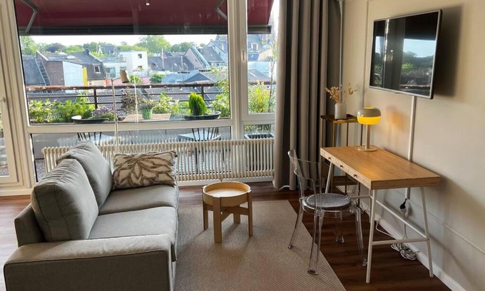 Moers Apartment | BOSTEL 88 - Apartment, Altstadt, Klimaanlage, Aufzug, Hunde willkommen